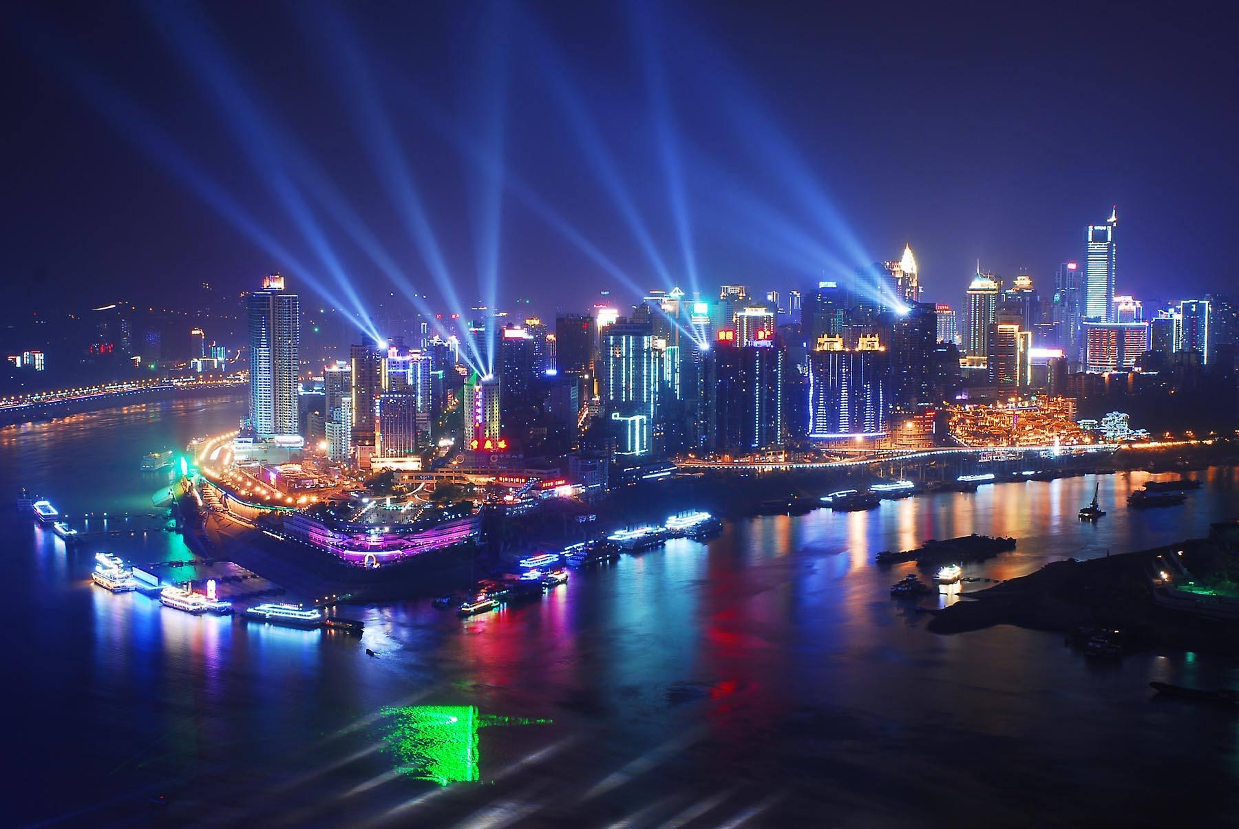 山城暖阳下的重庆友情之光